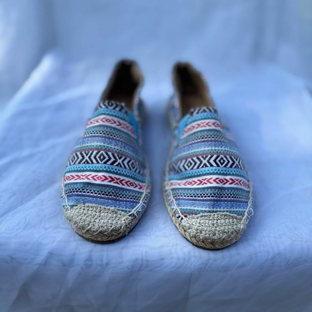 Minnetonka Blue and Red‎ Patterned Espadrilles